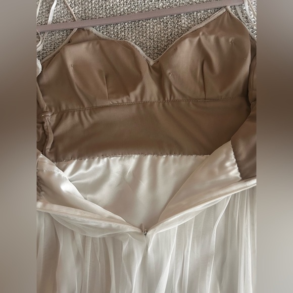 Adrianna Papell Long Shades Of Ivory Sequins Beaded Gown Unaltered Size 6 - Picture 8 of 15